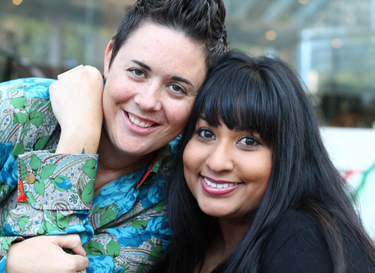 Photo de deux employés de la CAJO posant et souriant à la caméra.